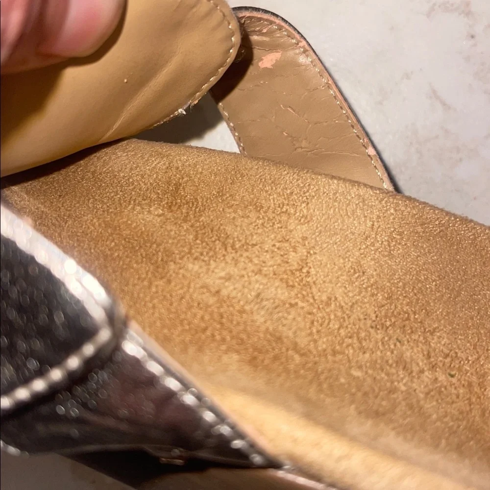 Vionic  Ginger Sandals Gold Wedge Thong Slip Ons Womens Size US 9